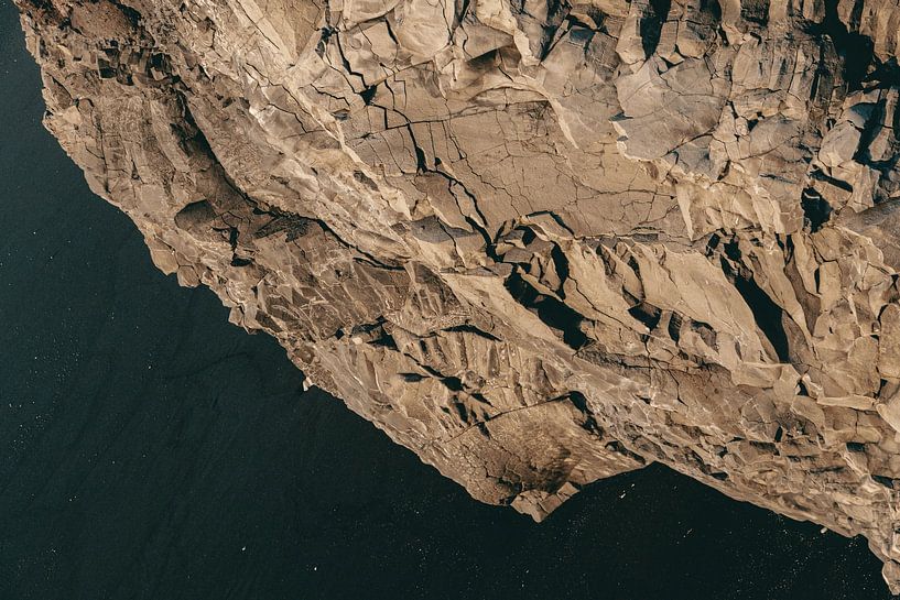 Icelandic rocks at the lava beach by Sophia Eerden