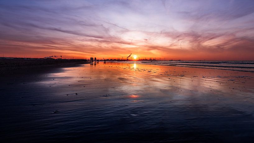 Morgen geht die Sonne wieder auf! von Mark de Bruin