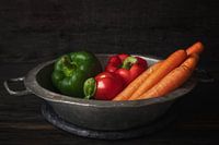 Nature morte : Légumes dans un plat