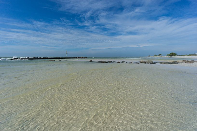 USA, Florida, Crystal clear turquoise water at honeymoon island by adventure-photos