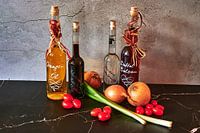 Verschiedene Speiseöle wie zum Beispiel Dattelbalsamico und Orangenöl.