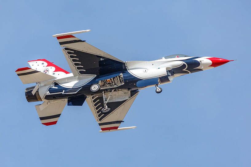 Lockheed Martin F-16C Fighting Falcon van de Thunderbirds. van Jaap van den Berg