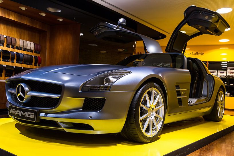 Mercedes Benz SLS AMG side by Dennis van de Water