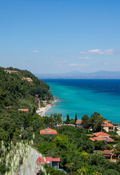 Blick auf die Bucht von Afytos auf der Insel Chalkidiki in Griechenland am Mittelmeer vertikal von Animaflora PicsStock