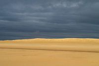 Die Stille vor dem Sturm. Zum Beispiel als nahtlose Tapete oder Wandkreis.