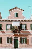 Rosa und grünes Haus in Burano, Italien