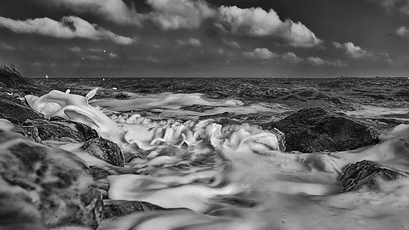 Schuim in zwart wit von Remco de Vries