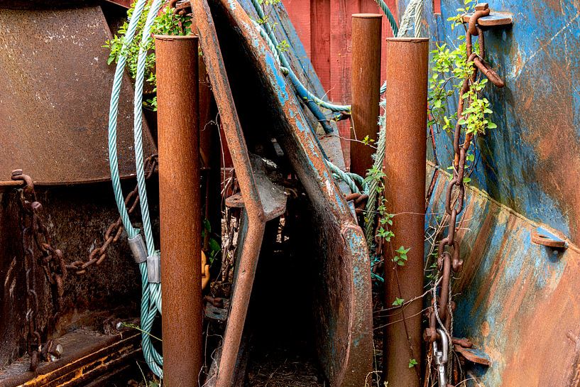 Colourful scrap iron by Hanneke Luit