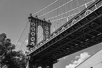 Manhattan Bridge in schwarz und weiß