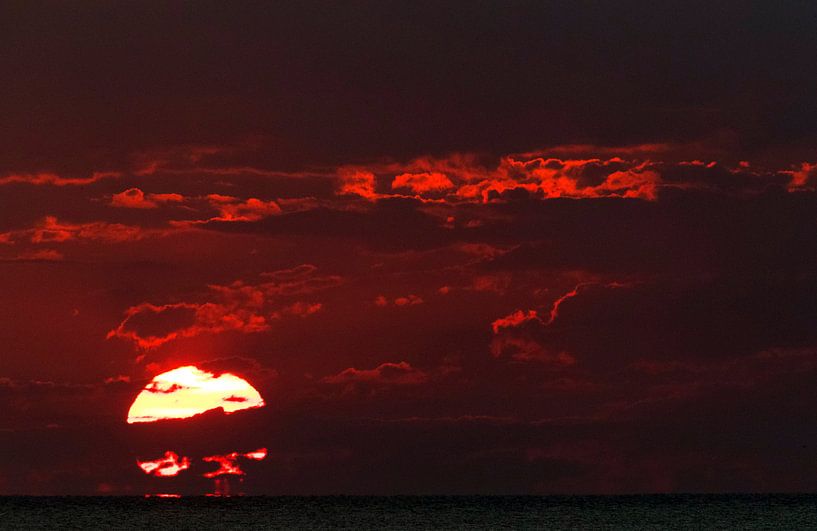 Sonnenaufgang über dem Durankulak-See in Bulgarien. von Beschermingswerk voor aan uw muur