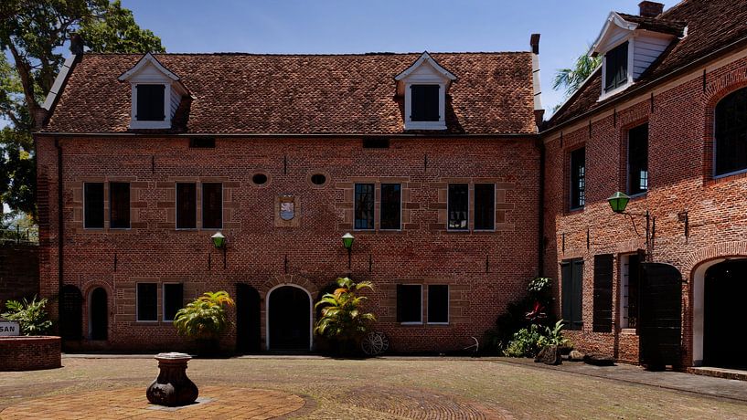 Fort Zeelandia sur la rivière Suriname à Paramaribo par René Holtslag