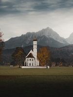 Die Kirche St. Coloman im Herbst