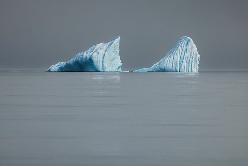 Des icebergs dans un océan lisse - Disko Bay, Groenland par Martijn Smeets
