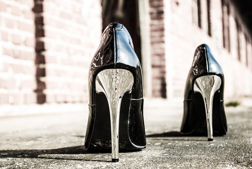 Noir, brillant, fixation chromée par Norbert Sülzner