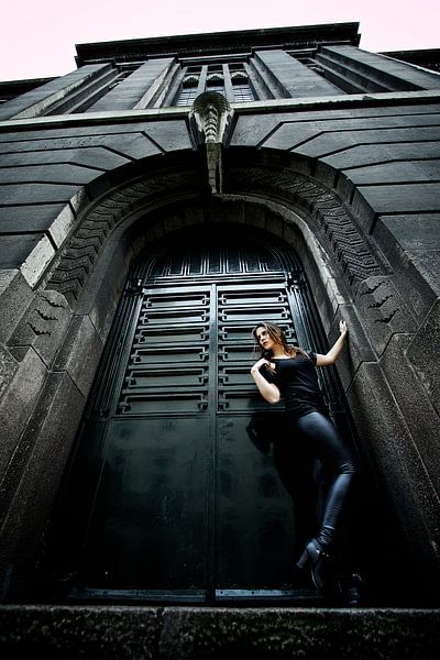 Wachtend aan de deur von Nawid Sahebzadeh