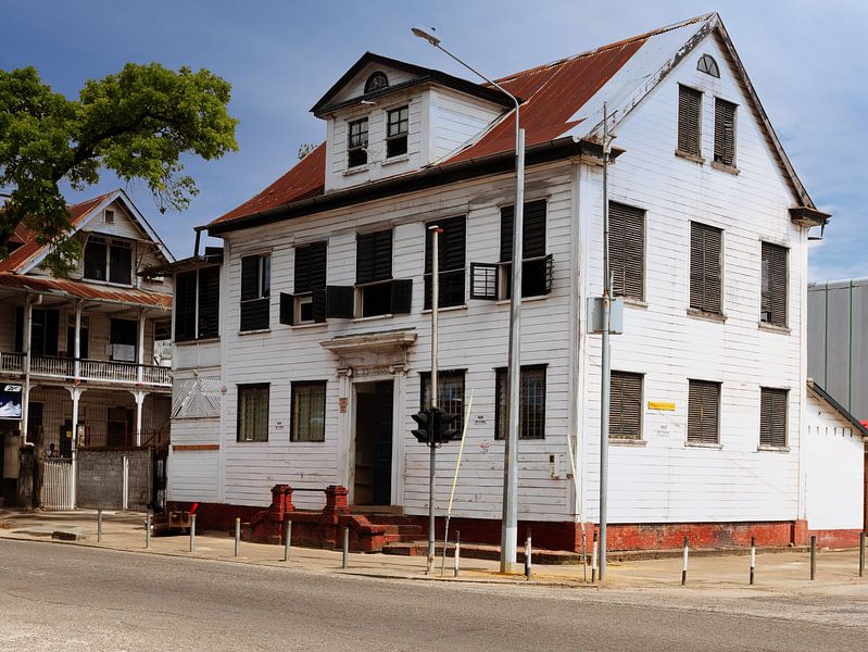Chantier de construction à Paramaribo, la capitale du Suriname par René Holtslag