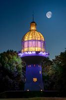 La tour lumineuse de Solingen la nuit