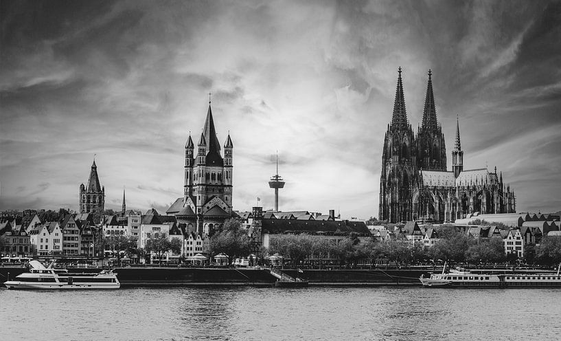 The skyline of Cologne with spectacular cloud cover by Roger VDB