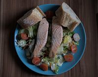 Lachs auf Salat