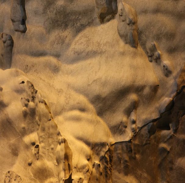 Gnomes et trolls sur le mur d'une grotte. par kall3bu