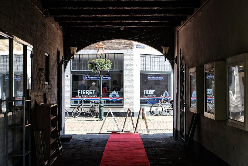 Durchgang by Edgar Schermaul