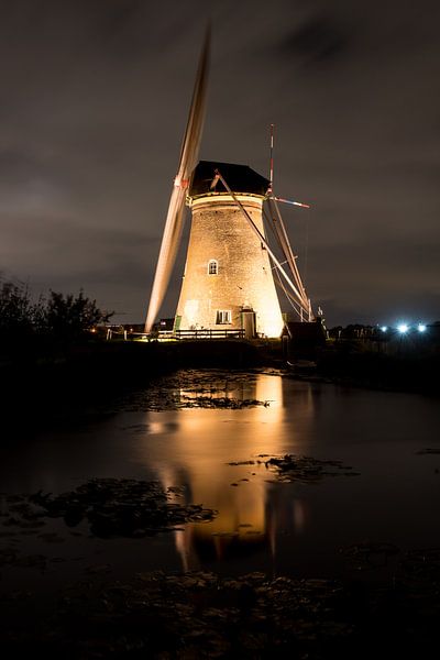 Kinderdijk in holland by Marcel Derweduwen