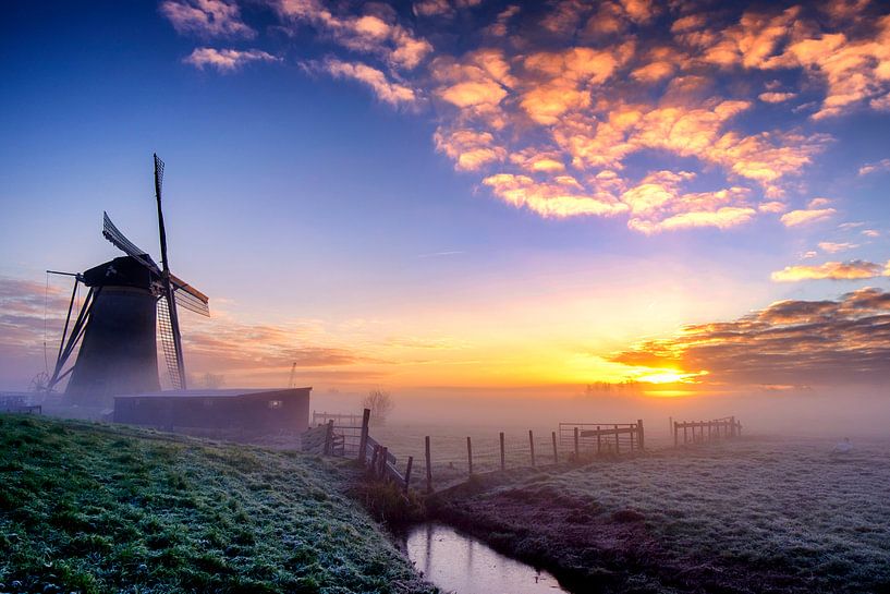 Goldener Sonnenaufgang Butterhouse Mill von Eric van den Bandt