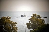 De Spaanse zon weerspiegeld in de zee