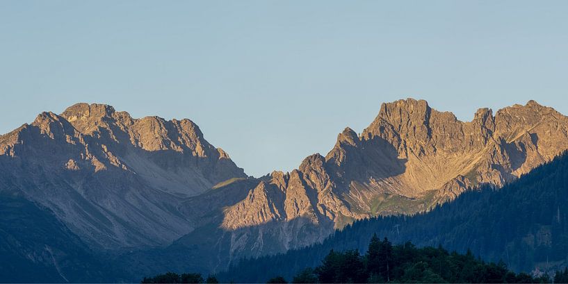 Morgenstille über dem Stillachtal von Walter G. Allgöwer