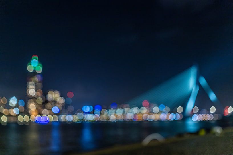 Rotterdam skyline in bokeh van Hans-Peter Nouwen