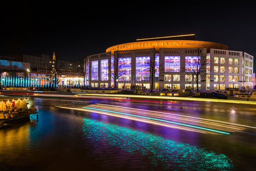Stopera Amsterdam de nuit par Ilya Korzelius