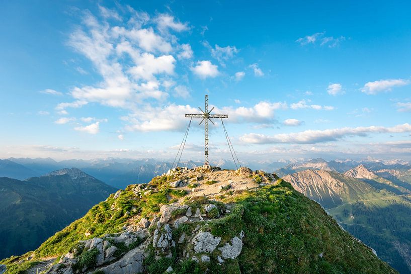 Sonnenaufgang über den Tannheimer Bergen an der Roten Flüh von Leo Schindzielorz