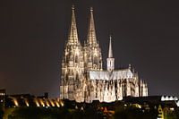 La cathédrale de Cologne illuminée la nuit