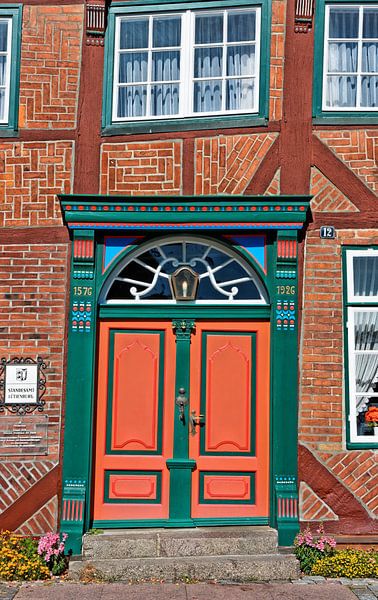 Historische Tür im Färberhaus in Lütjenburg von Gisela Scheffbuch