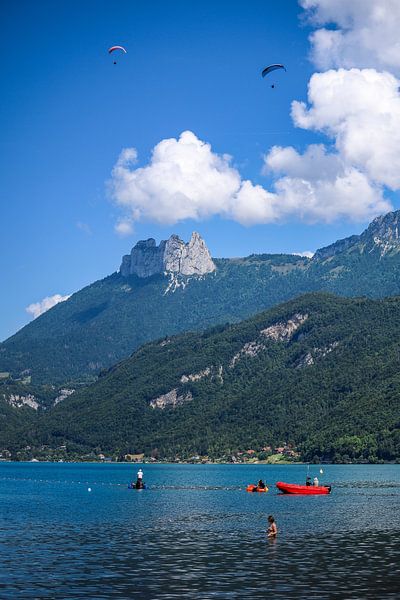 Iconic holiday portrait of Lac d'Annecy by Be More Outdoor