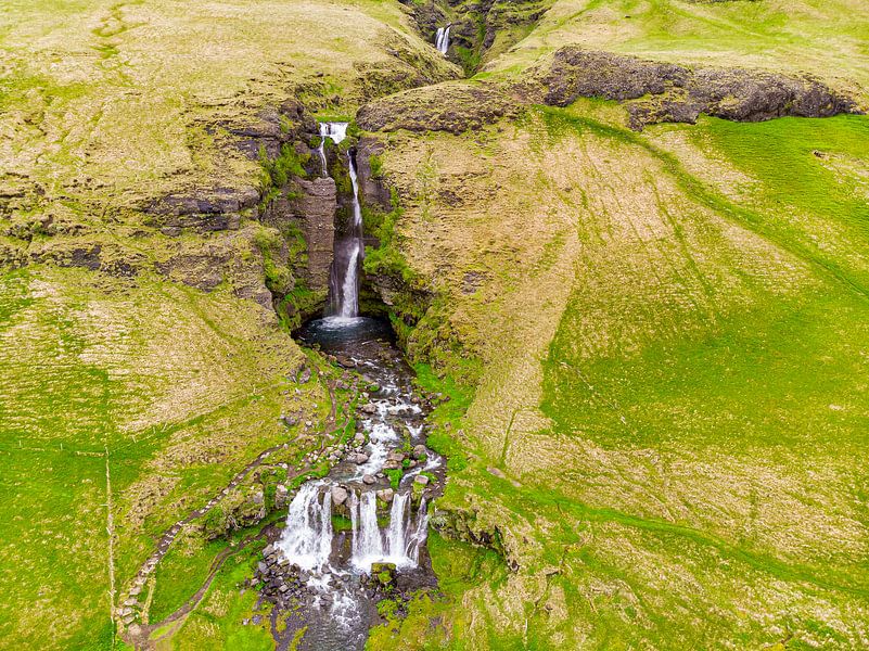 Merkjárfoss waterval in IJsland met drone van Easycopters