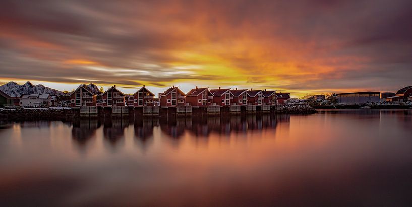 Beautiful long distance photo taken in Svolvaer by Henk v Hoek
