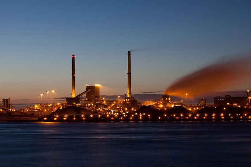 Tatasteel (hauts fourneaux Corus) IJmuiden la nuit par Arjan Groot