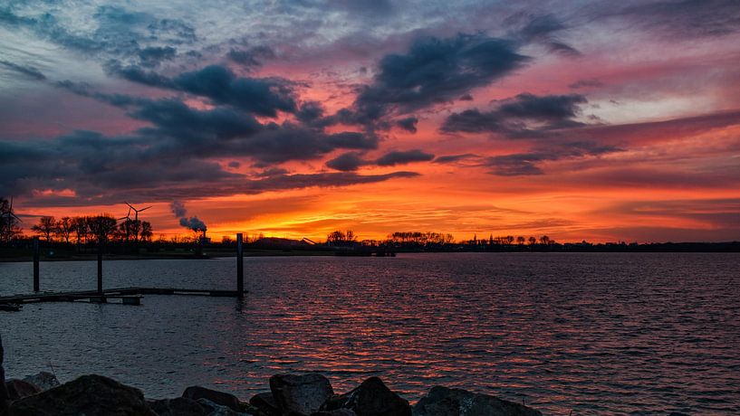 Zonsondergang sky on fire van Sharon Hendriks