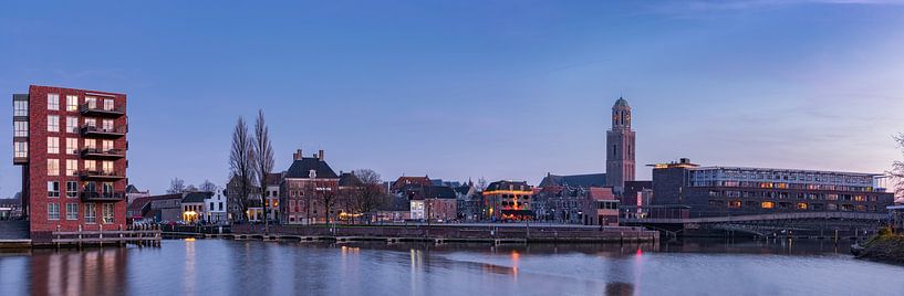 Abendfotografie Skyline Hansestadt Zwolle mit dem Perperbus von Martin Bredewold