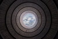 Ergens in een verlaten koeltoren