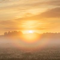 Lever de soleil avec cercle arc-en-ciel