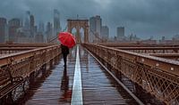 Femme avec un parapluie rouge sur le pont de Brooklyn à New York