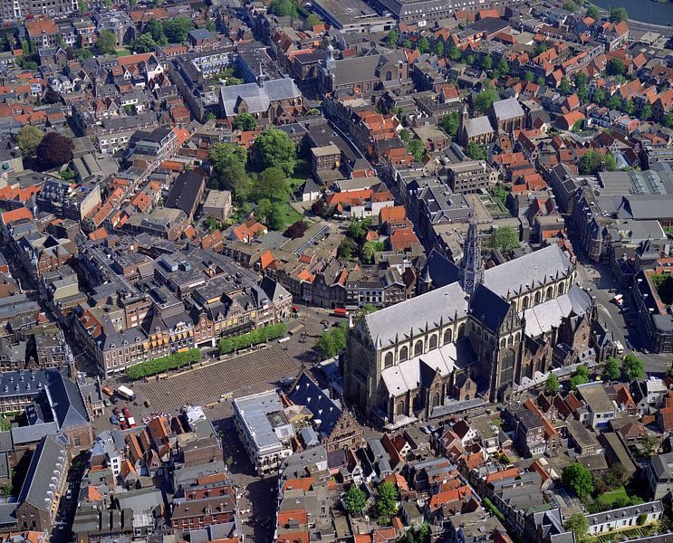 1992: Historische Luftaufnahme der Grote Kerk, Haarlem von Frans Rombout