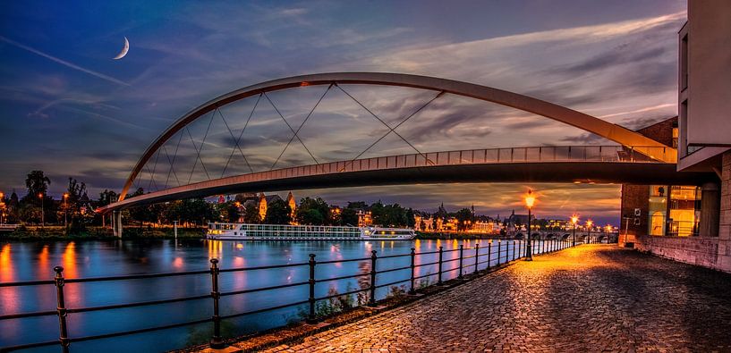 Le Hoge Brug à Maastricht au coucher du soleil par Geert Bollen
