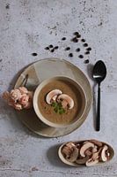Soupe de crème de champignons avec café