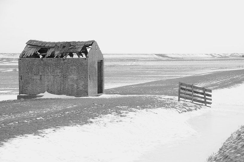 Barn in winter landscape, North Holland by Brand Timmer