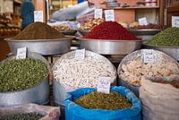Herbes et épices dans le bazar de Kerman, Iran