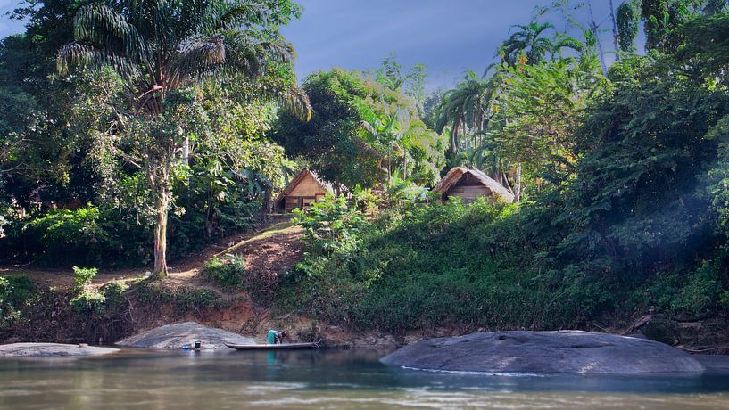 Village marron sur la rivière Suriname au Suriname par René Holtslag