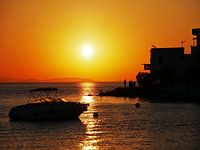 Coucher de soleil sur l'île grecque d'Amorgos